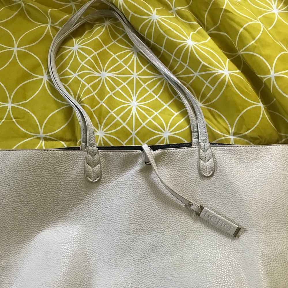 White BCBG tote